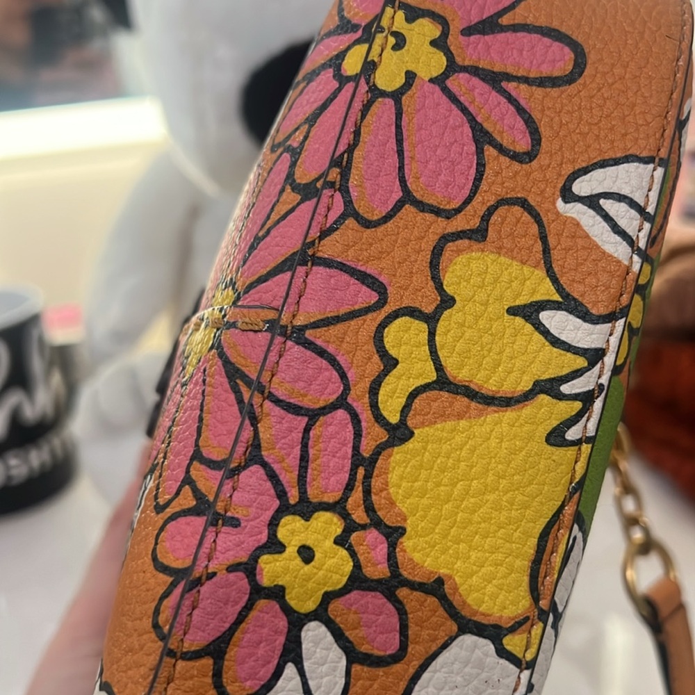 Tory Burch camera bag crafted of leather with floral motif. - Picture 17 of 17